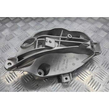 Кронштейн двигуна B58B30P